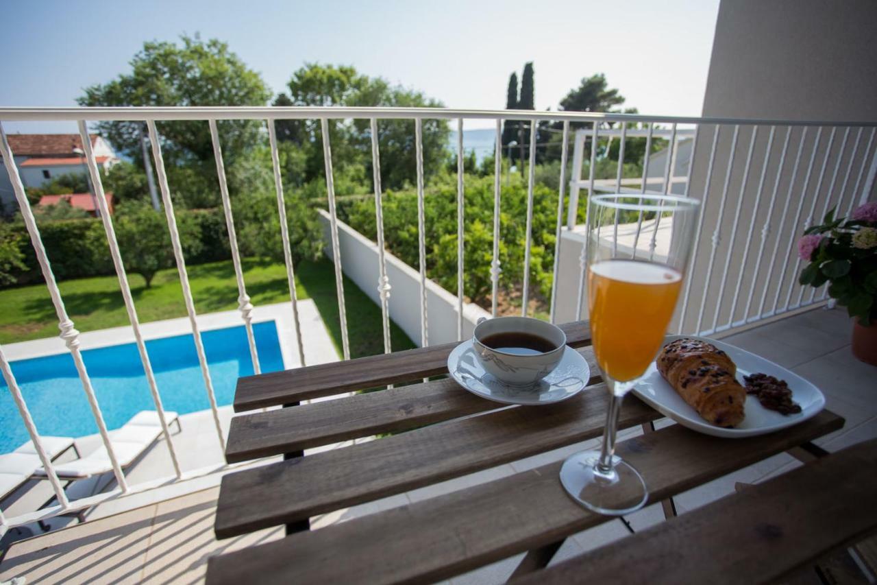 Villa Elysium - Beautiful Family House With Heated Pool Kaštela Exterior foto